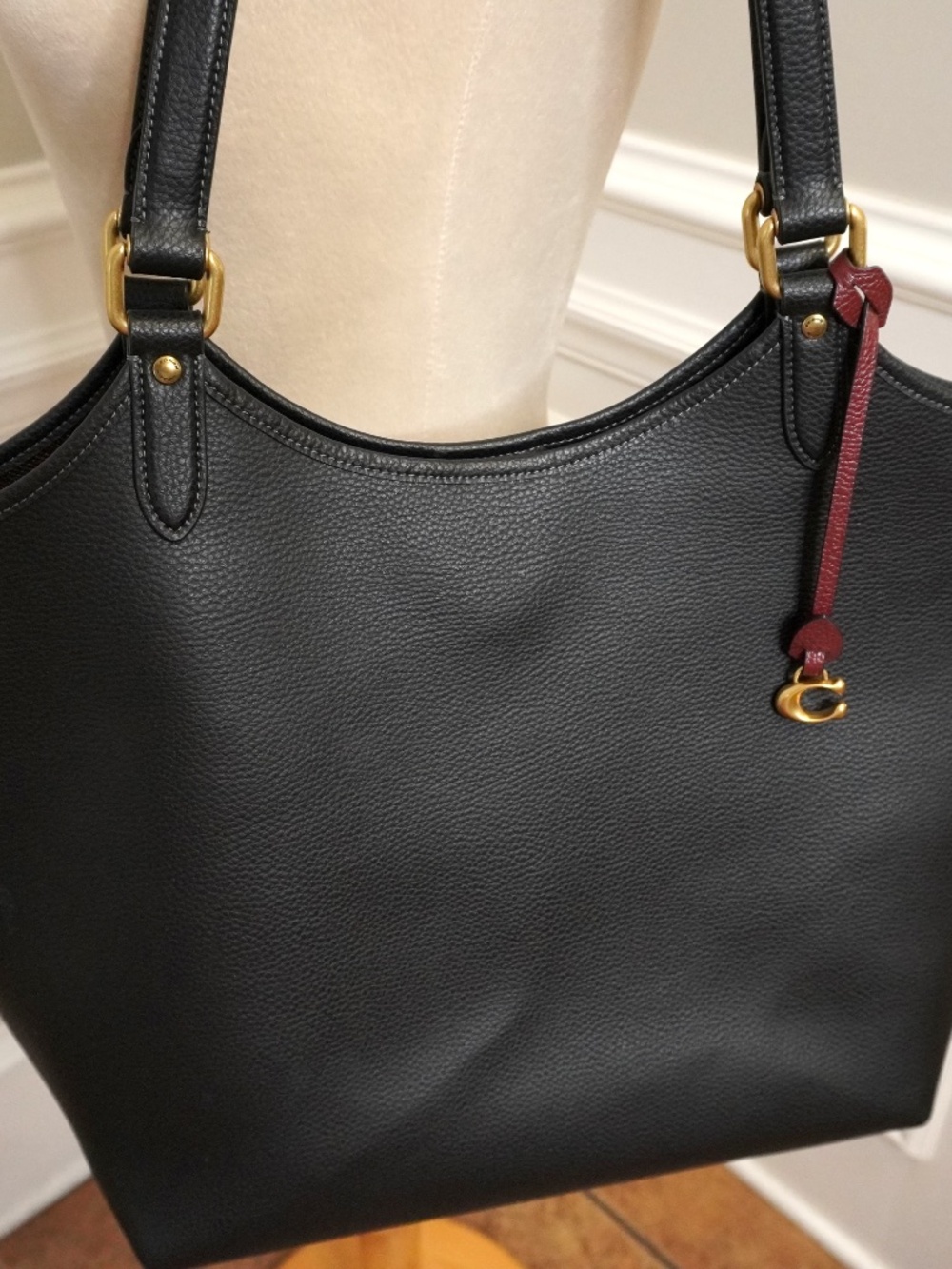 NEW Coach Day Tote Black Pebbled Leather with Zip Pouch - Picture 2 of 10